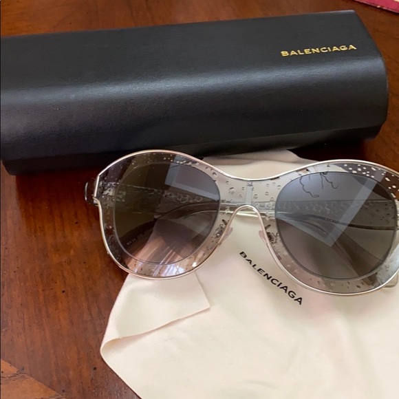 Sunglasses - Picture 1 of 8
